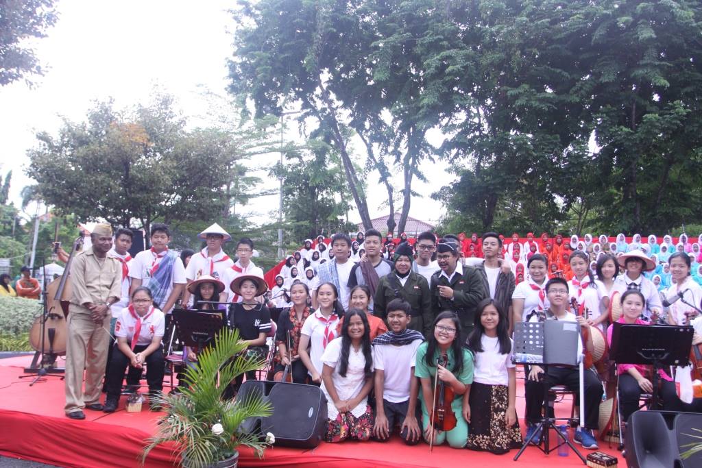 Upacara Hari Pahlawan di Taman Surya Balai Kota Surbaya