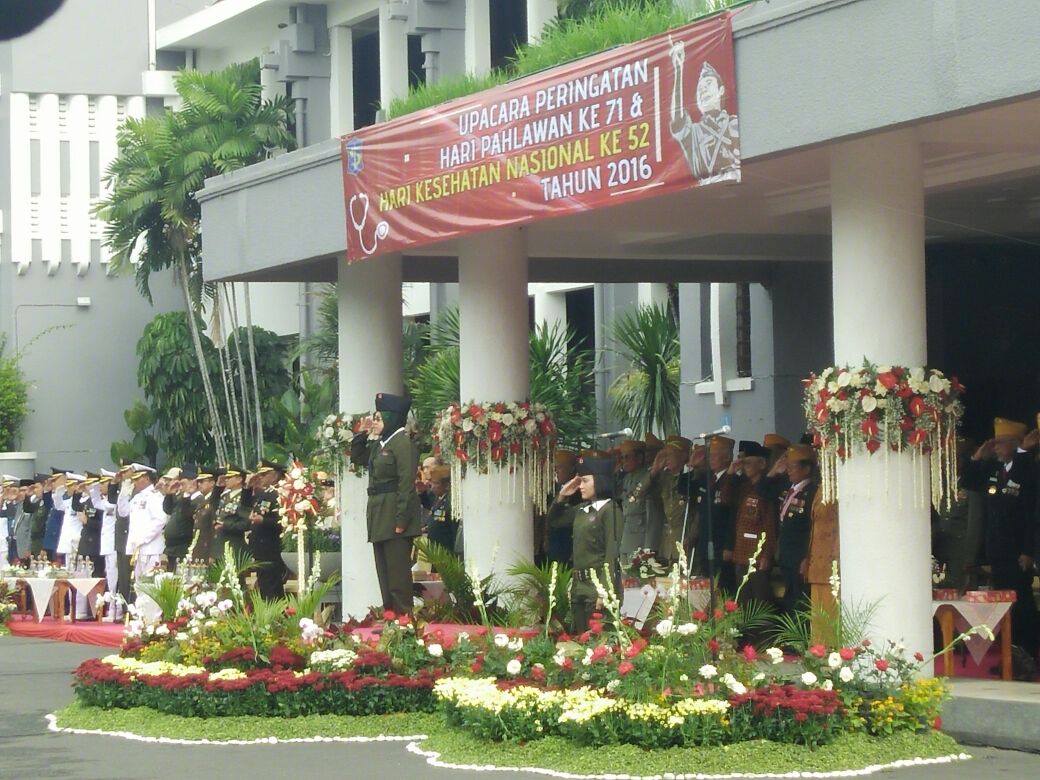 Upacara Hari Pahlawan di Taman Surya Balai Kota Surbaya