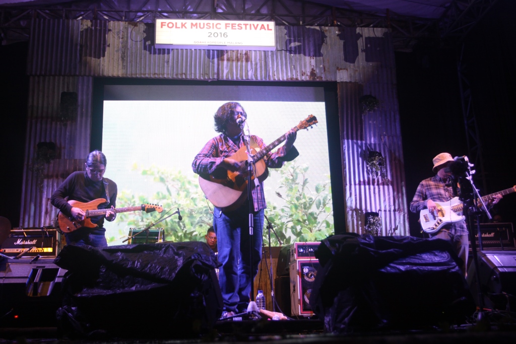 Float Menjadi Penampil Pamungkas di Folk Music Festival